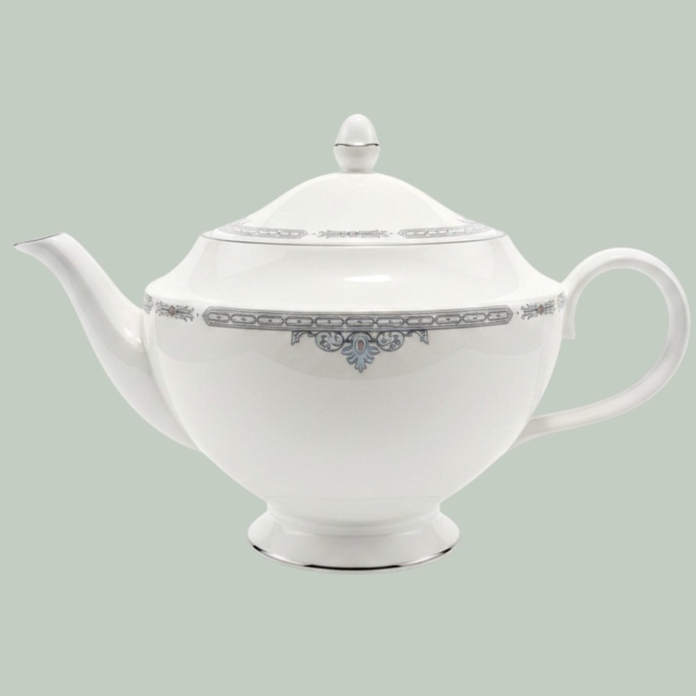 Wedgwood Kingsgate Bone China Teapot R4934U Made in England Victorian White Blue